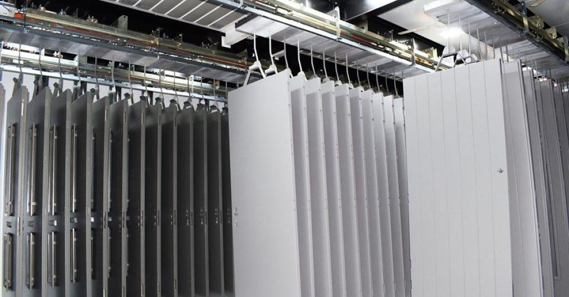 power and free, dropsecties, kettingbanen, kettingbaansysteem, monorailsysteem, GIS-takels, cleantrack, bovenloopkranen, zwenkkranen, intern transportsysteem,traversekranen, verdeelbrug, spuitrobots, poedercoatingstraat, poedercoatcabine, moffelovens, baden